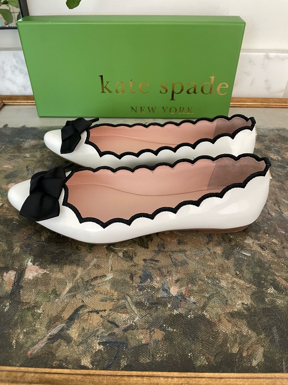 Kate Spade NY Nanette Ballet Flats White Black Patent Leather Scalloped Bow - Picture 3 of 13